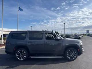 2022 Jeep Wagoneer
