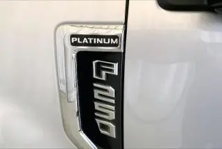 Ford F-250 Super Duty 2018 4x4 Platinum 4dr Crew Cab 8 ft. LB Pickup