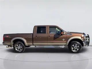 Ford F-250 Super Duty 2011 4x4 Lariat 4dr Crew Cab 6.8 ft. Pickup