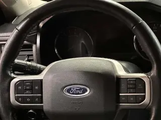 Ford Expedition 2023 4x4 XLT 4dr SUV