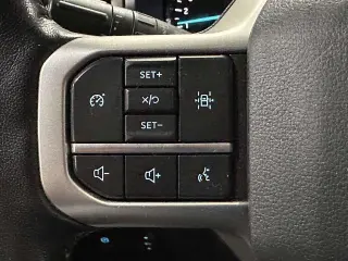 Ford Expedition 2023 4x4 XLT 4dr SUV
