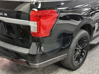 Ford Expedition 2023 4x4 XLT 4dr SUV