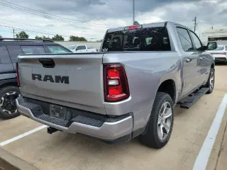 Ram 1500 2025 4x2 Tradesman 4dr Crew Cab 5.6 ft. SB Pickup