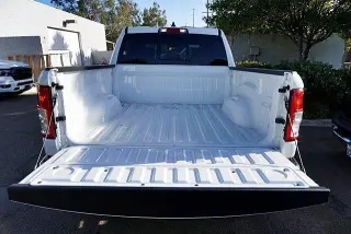 Ram 1500 2022 4x2 Big Horn cabina paso corto 4 puertas 5.6 pies SB Pickup