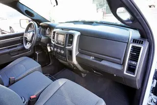 Ram 1500 Classic 2022 4x4 SLT 4dr Crew Cab 5.5 ft. SB Pickup