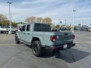 Jeep Gladiator 2025 4x4 Sport 4dr Crew Cab 5.0 ft. SB
