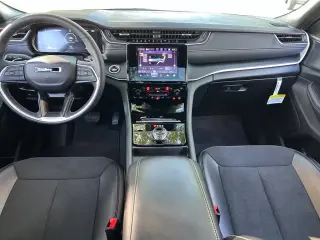 Jeep Grand Cherokee L 2025 4x2 Laredo 4 SUV