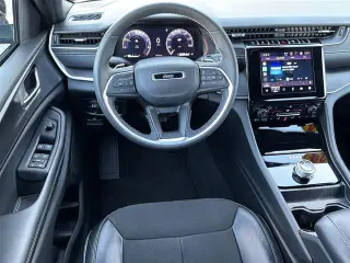 Jeep Grand Cherokee 2024 4x4 Laredo 4dr SUV