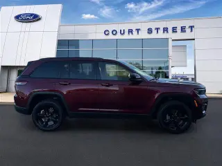 Jeep Grand Cherokee 2024 4x4 Laredo 4dr SUV