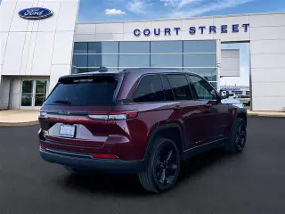 Jeep Grand Cherokee 2024 4x4 Laredo 4dr SUV