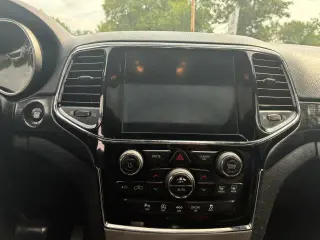 Jeep Grand Cherokee 2019 4x4 Laredo 4dr SUV