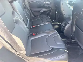 Jeep Cherokee 2021 4x4 Latitude Lux 4dr SUV