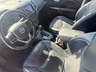 Jeep Cherokee 2021 4x4 Latitude Lux 4dr SUV