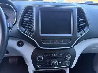 Jeep Cherokee 2021 4x4 Latitude Lux 4dr SUV