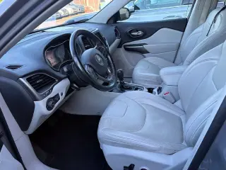 Jeep Cherokee 2021 4x4 Latitude Lux 4dr SUV