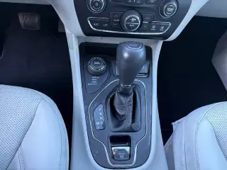 Jeep Cherokee 2021 4x4 Latitude Lux 4dr SUV