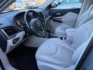 Jeep Cherokee 2021 4x4 Latitude Lux 4dr SUV