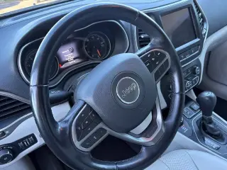 Jeep Cherokee 2021 4x4 Latitude Lux 4dr SUV