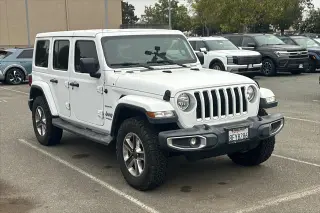 Jeep Wrangler Unlimited 2018 4x4 Sahara 4dr SUV (lanzamiento a mitad de año)