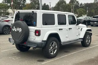 Jeep Wrangler Unlimited 2018 4x4 Sahara 4dr SUV (lanzamiento a mitad de año)