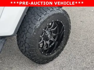 Jeep Wrangler Unlimited 2018 4x4 Sahara 4dr SUV (versión media del año)
