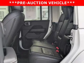 Jeep Wrangler Unlimited 2018 4x4 Sahara 4dr SUV (versión media del año)