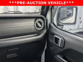 Jeep Wrangler Unlimited 2018 4x4 Sahara 4dr SUV (versión media del año)