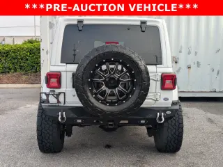 Jeep Wrangler Unlimited 2018 4x4 Sahara 4dr SUV (versión media del año)