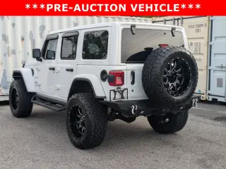 Jeep Wrangler Unlimited 2018 4x4 Sahara 4dr SUV (versión media del año)