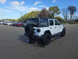 Jeep Wrangler Unlimited 2018 4x4 Moab 4dr SUV (lanzamiento de mitad de año)