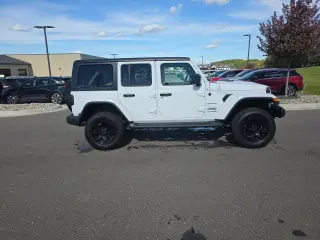 Jeep Wrangler Unlimited 2018 4x4 Moab 4dr SUV (lanzamiento de mitad de año)