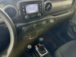 Jeep Wrangler Unlimited 2018 4x4 Deportivo 4SUV (lanzamiento a mitad de año)