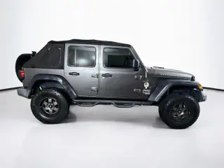 Jeep Wrangler Unlimited 2018 4x4 Deportivo 4SUV (lanzamiento a mitad de año)