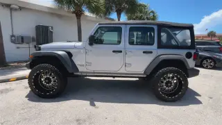 Jeep Wrangler Unlimited 2018 4x4 Deportivo 4dr SUV (lanzamiento a mitad de año)
