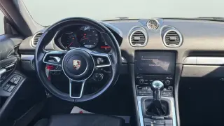 Porsche 718 Cayman 2017 2dr Coupe