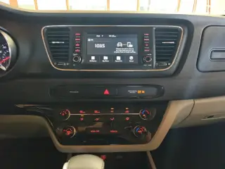 Kia Sedona 2020 LX 4 puertas Minivan