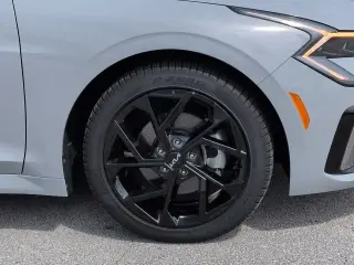 Sedán Kia K5 2026 GT-Line tracción total de 4 puertas