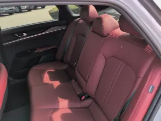 Sedán Kia K5 2026 GT-Line tracción total de 4 puertas