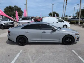 Sedán Kia K5 2026 GT-Line tracción total de 4 puertas