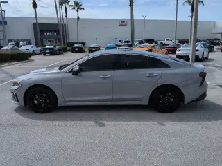 Sedán Kia K5 2026 GT-Line tracción total de 4 puertas