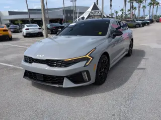 Sedán Kia K5 2026 GT-Line tracción total de 4 puertas