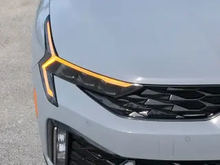 Sedán Kia K5 2026 GT-Line tracción total de 4 puertas