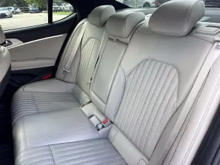 Genesis G70 2023 2.0T 4dr Sedán