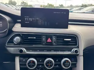 Genesis G70 2023 2.0T 4dr Sedán