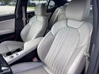 Genesis G70 2023 2.0T 4dr Sedán