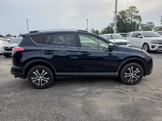 Toyota RAV4 2018 LE 4dr SUV