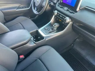 Toyota RAV4 Híbrido 2025 AWD SE 4dr SUV