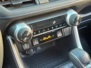 Toyota RAV4 Híbrido 2025 AWD SE 4dr SUV