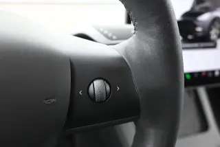 Tesla Model Y 2023 AWD Long Range 4dr Crossover