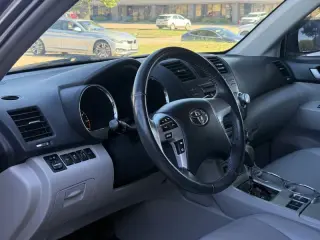 2012 Toyota Highlander Base V6